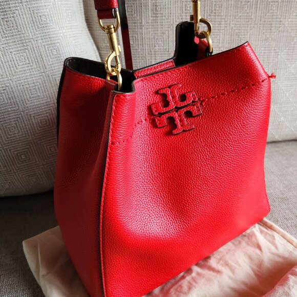 Like New!  Tory Burch red McGraw bucket bag with shoulder strap and dust bag - Picture 4 of 12